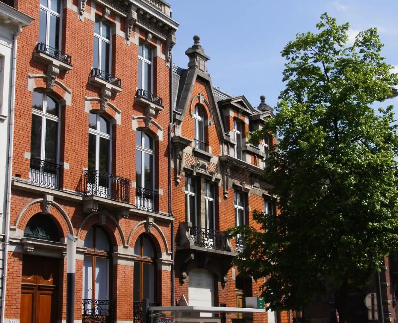 L\'Esplanade Lille contacts
